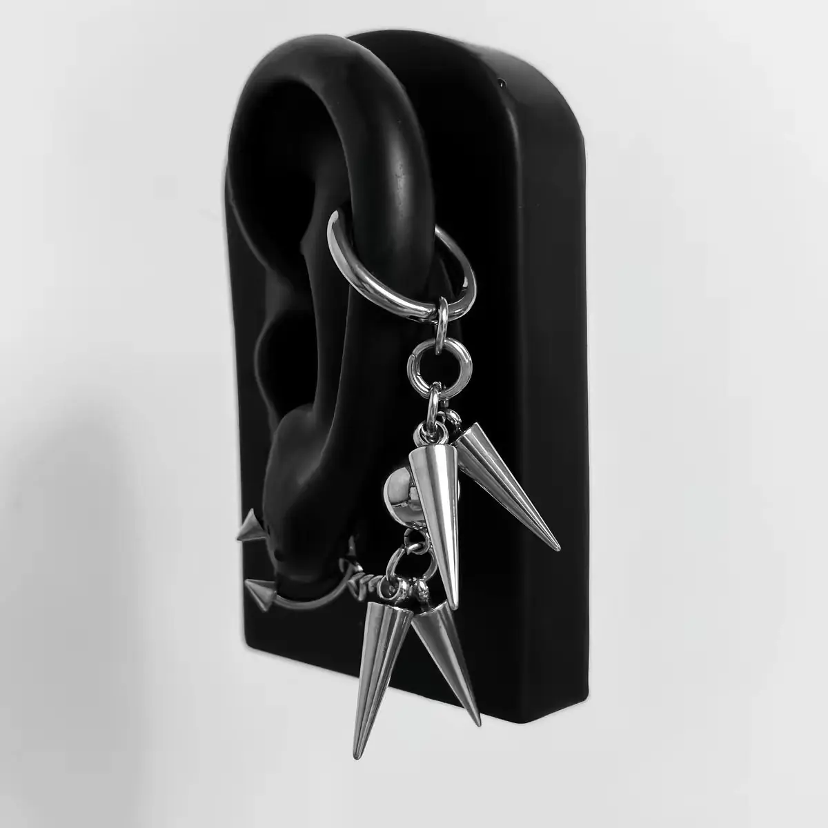 Spike Chain Helix to Lobe Earring, Titanium Steel Cartilage Chain Piercing, Industrial Gothic Jewelry - Single Hole (1 PCS)