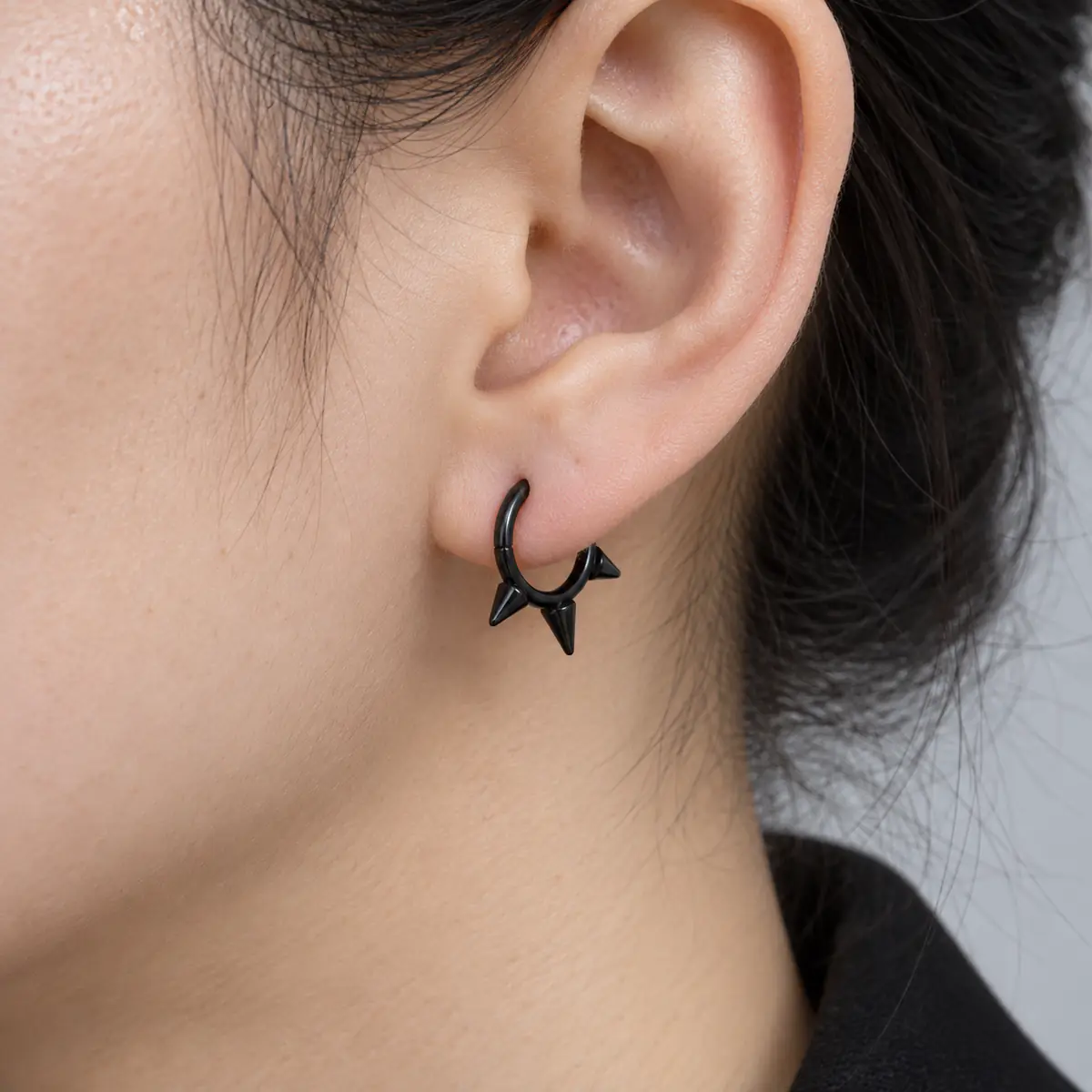 316L Stainless Steel Rivet Spike Clicker Ring, Multi-Use Septum Cartilage Ear European Punk Piercing Jewelry - wearing view