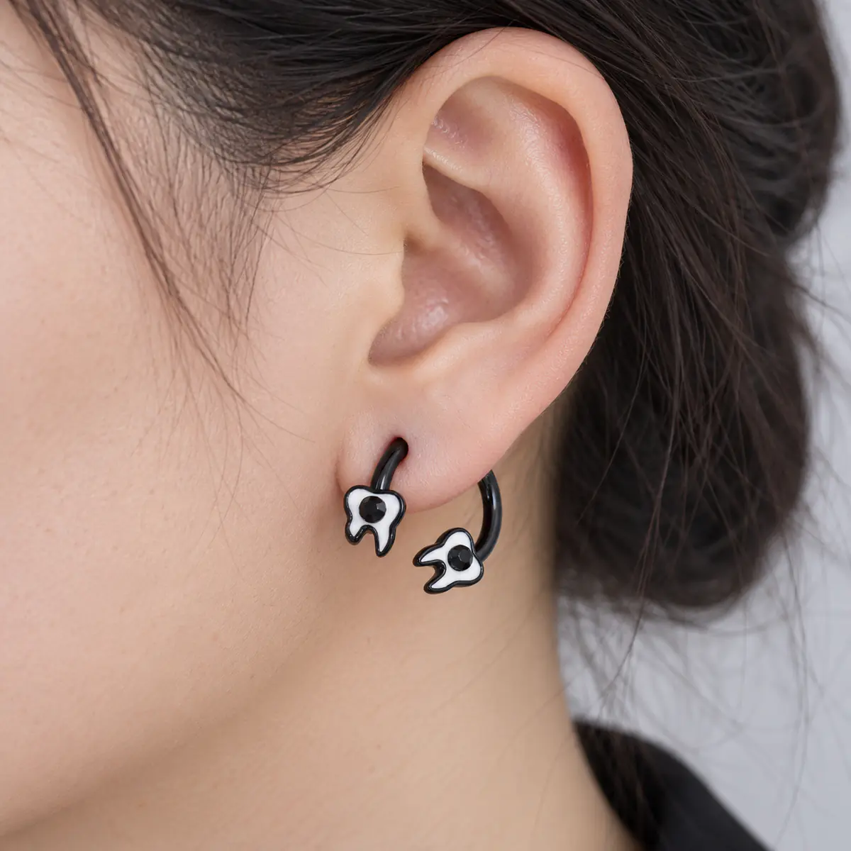 Runaway Princess Mystic Purple Titanium Steel Piercing Set, Plain Septum Ring & Tooth Design Cartilage Studs, Edgy European Baddie Jewelry - wearing view